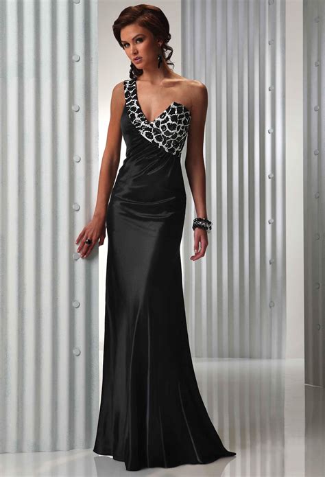 Stun at Your Next Event with Elegant Evening Dresses: Shop Now!